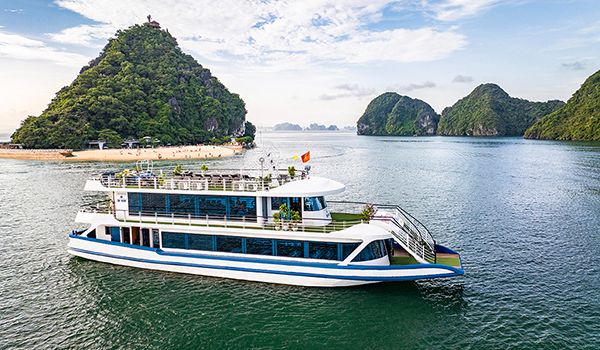 Halong Bay Luxury Day Trip (Limousine & Buffet Lunch)
